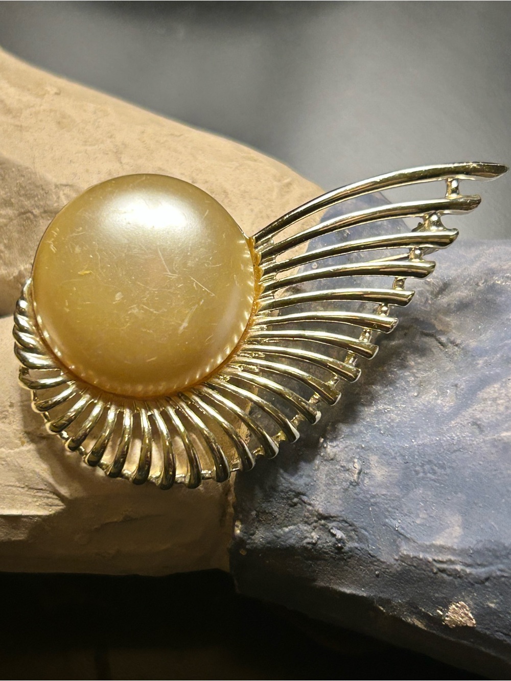 Vintage Sarah Coventry “Pearl Flight” 1956 Gold-Tone Swirl Brooch 2.75 x 1.5
